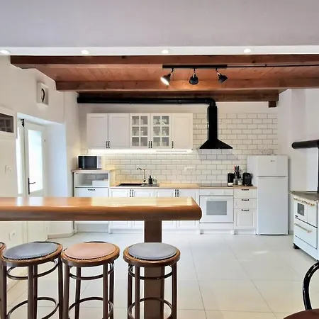 Smetova - The Blue Door House Sempas