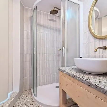 Smetova - The Blue Door House *