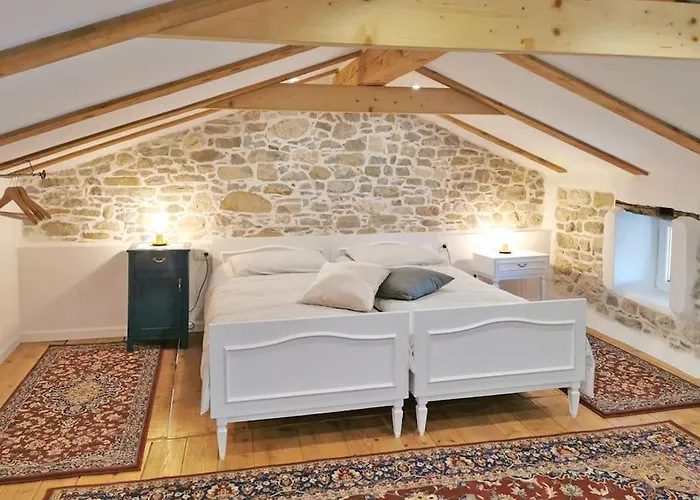 Smetova - The Blue Door House Sempas